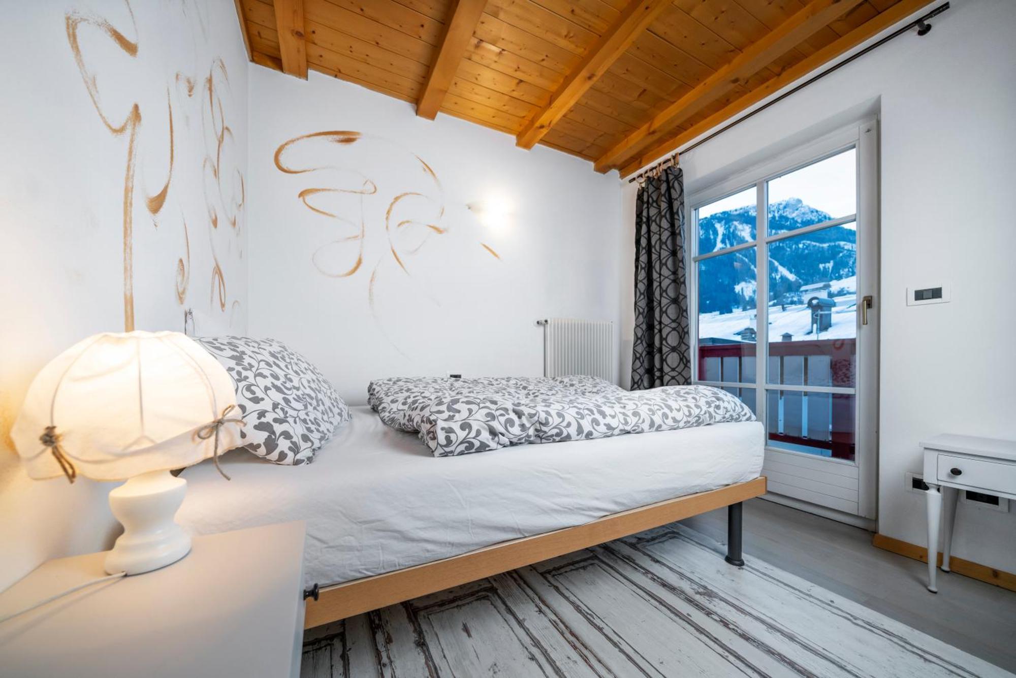 Ciasa Buro - Resh Apartment Моена Екстериор снимка